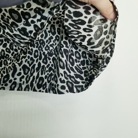 212 Collection Top cowl neckline leopard print sleeveless size Large EUC - Picture 9 of 9